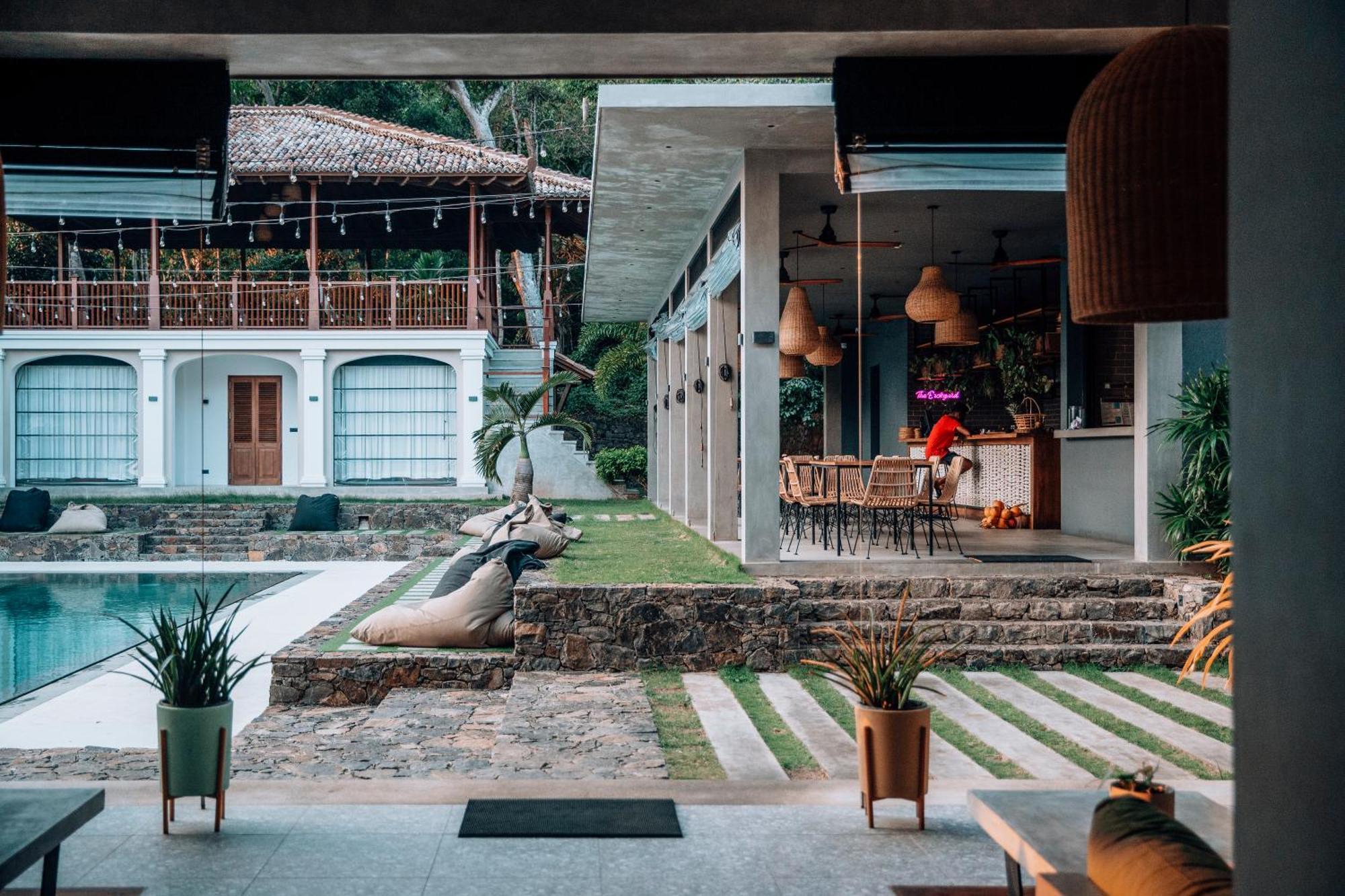The Salty Pelican Yoga & Surf Retreat Dikwella Exteriör bild