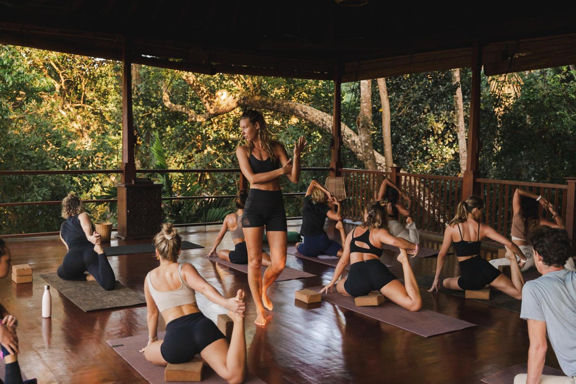 The Salty Pelican Yoga & Surf Retreat Dikwella Exteriör bild